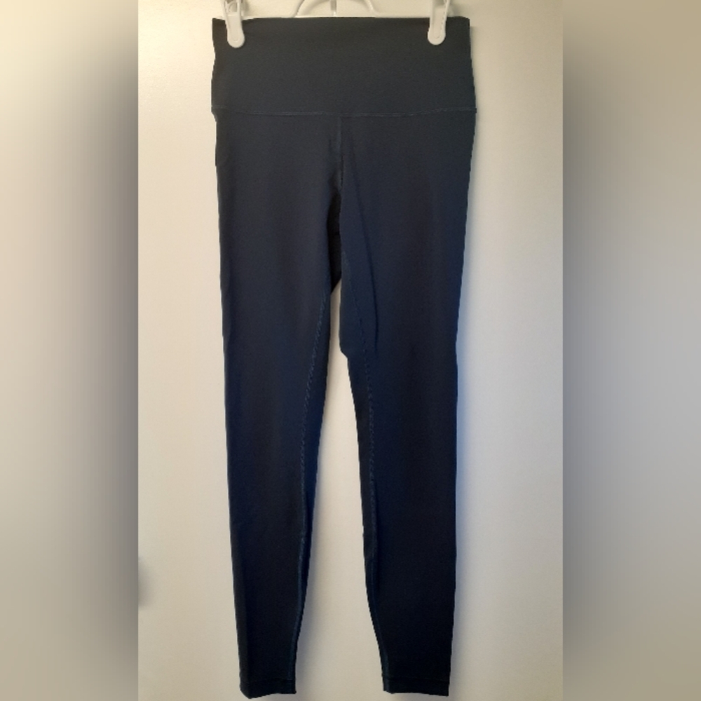Dark blue Lululemon leggings - size 6